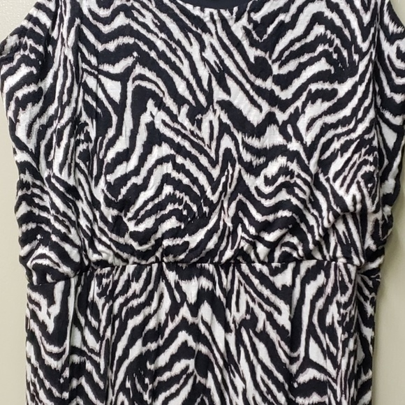 N.W.D. Summer Black and White  Design  Maxi Length  Dress- Size L - Picture 4 of 5